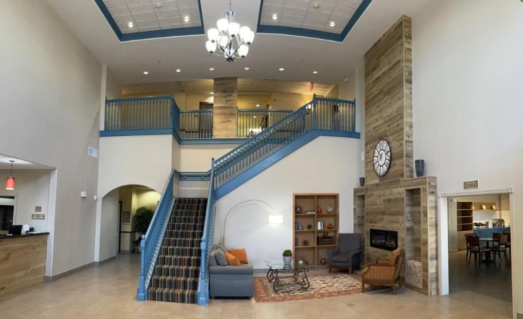 Country & By Radisson, - Quail Springs, Ok