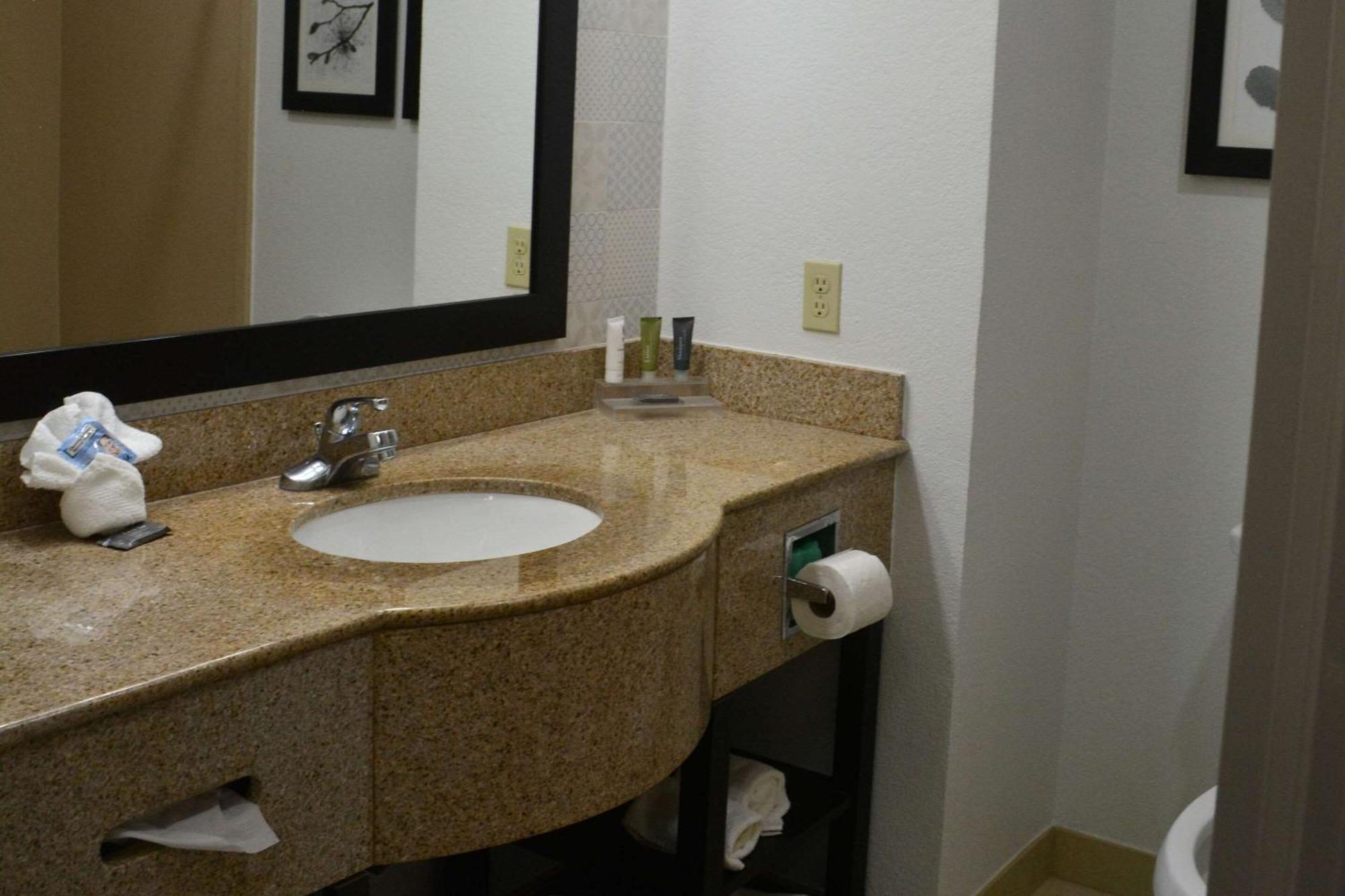 Country & By Radisson, - Quail Springs, Ok 3* Oklahoma City