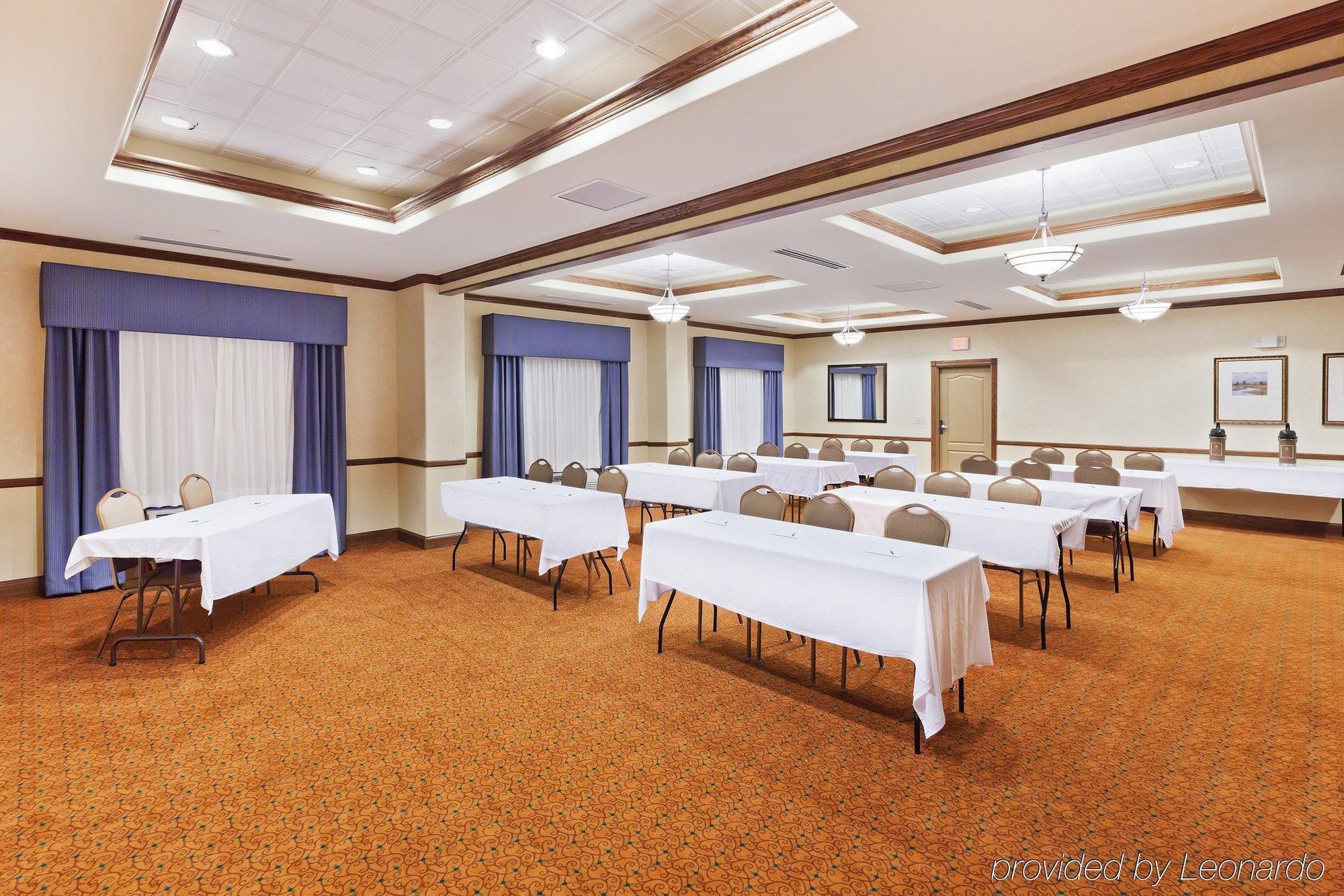 Hotel Country & By Radisson, - Quail Springs, Ok 3*